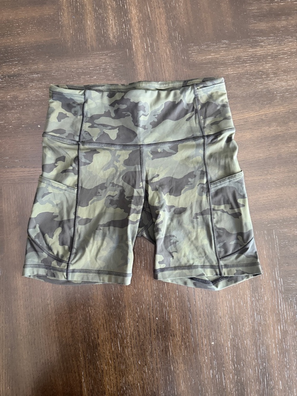 lululemon athletica Camo High-Rise Bike Shorts - Olive Green & Dark Green